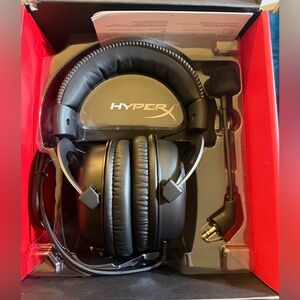 HyperX Black Over-Ear Headphones ps4 ps5 Xbox New in the box